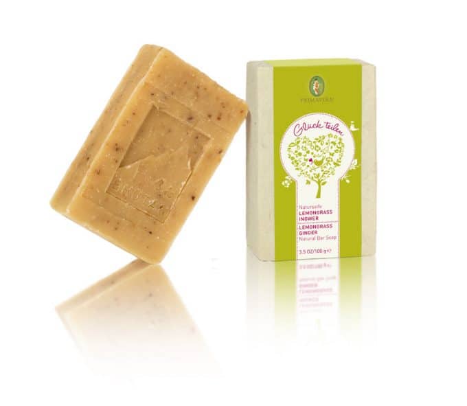 The natural soap Lemongrass ginger is made in Bhutan according to traditional craftsmanship and packed in paper from the bark of the dapnest smoke.